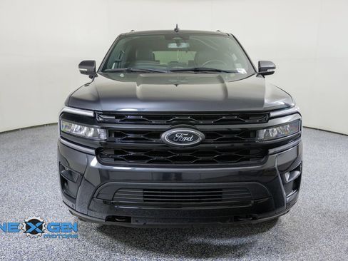 Used 2024 Ford Expedition Limited AWD/4WD image 2