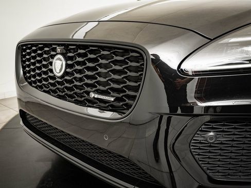 Used 2024 Jaguar E-PACE R-Dynamic SE image 3