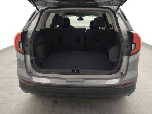 Used 2024 GMC Terrain SLE w/ Driver Convenience Package image 29