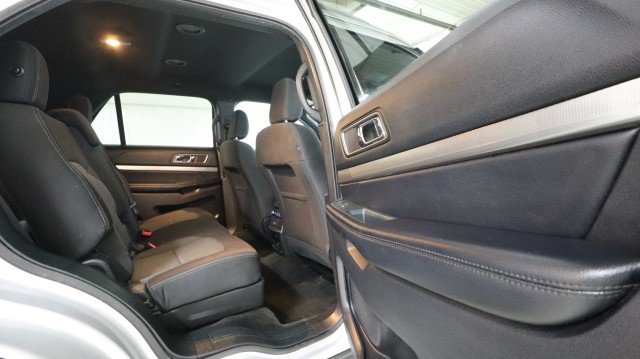 Used 2018 Ford Explorer XLT w/ Equipment Group 201A AWD/4WD image 11