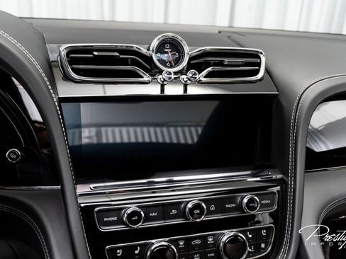 Used 2022 Bentley Bentayga image 30