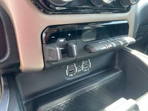 Used 2022 RAM 1500 Laramie AWD/4WD image 29