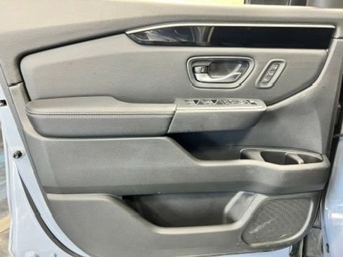 Used 2025 Honda Pilot Touring image 19