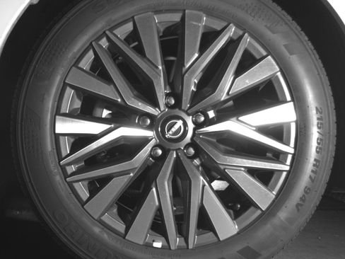 Used 2025 Nissan Altima 2.5 SV FWD image 15