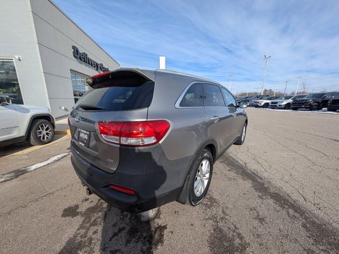 Used 2016 Kia Sorento LX w/ LX Convenience Package image 6