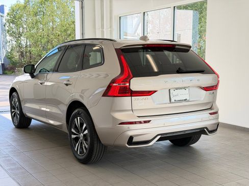 Certified 2025 Volvo XC60 B5 Core AWD/4WD image 9