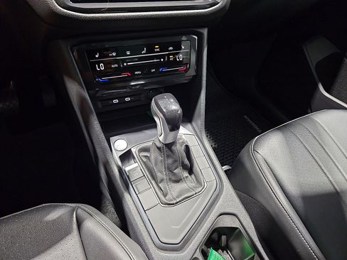 Certified 2023 Volkswagen Tiguan SE w/ Panoramic Sunroof Package FWD image 22