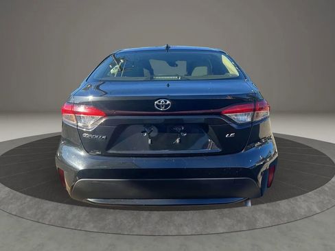 Used 2022 Toyota Corolla LE image 6