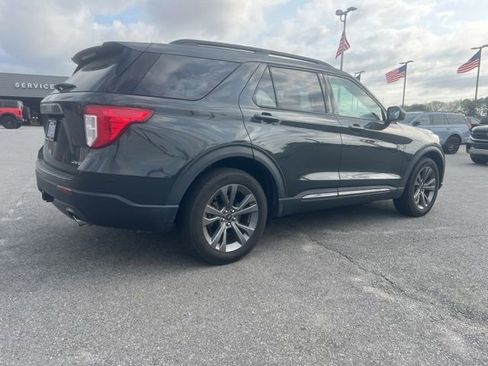 Used 2021 Ford Explorer XLT w/ Equipment Group 202A image 6