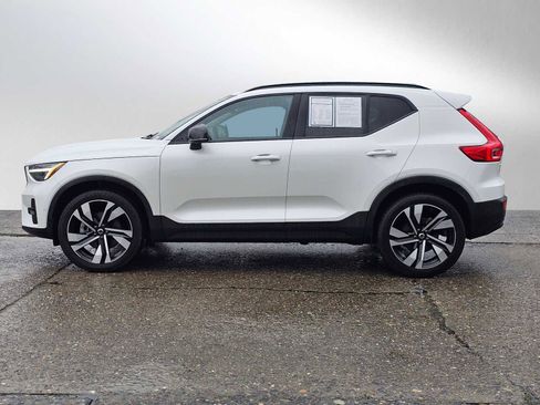Certified 2024 Volvo XC40 B5 Ultimate w/ Protection Package Premier image 6