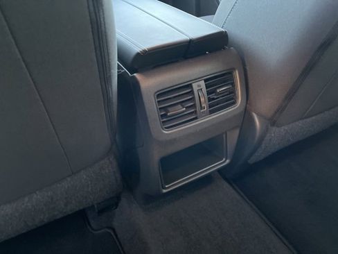 Used 2023 Nissan Rogue S image 11