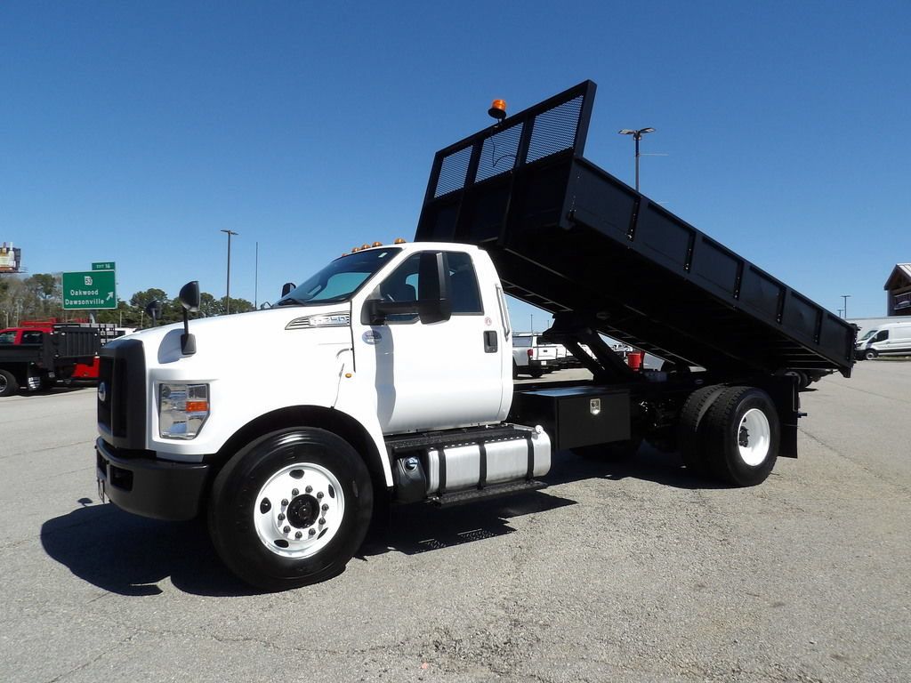 Used 2022 Ford F750 2WD Regular Cab Super Duty image 3