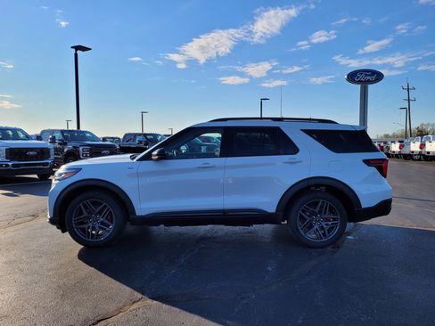 Used 2025 Ford Explorer ST-Line w/ ST-Line Street Pack image 7