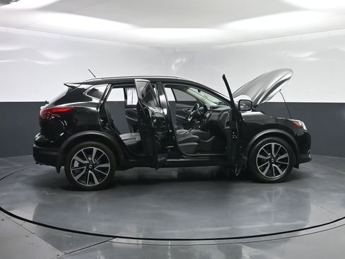 Used 2018 Nissan Rogue Sport SL w/ SL Premium Package image 31
