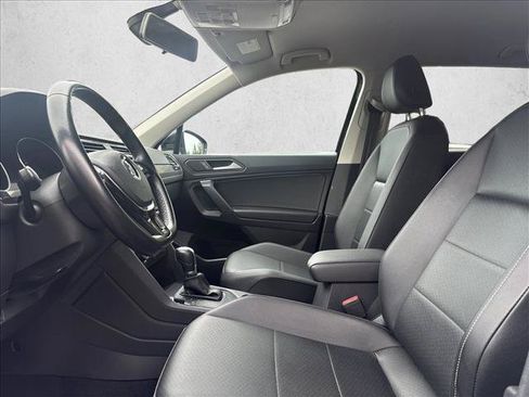 Used 2019 Volkswagen Tiguan SE FWD image 11