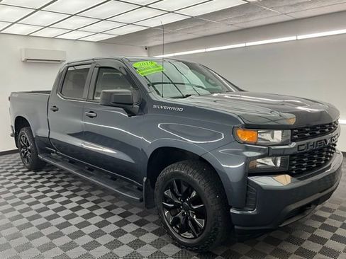 Used 2019 Chevrolet Silverado 1500 Custom w/ Custom Convenience Package AWD/4WD image 3