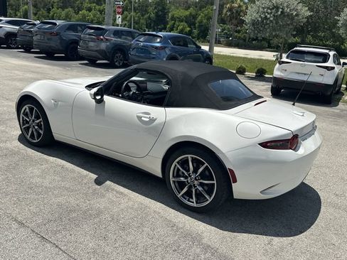 Used 2022 MAZDA MX-5 Miata Grand Touring w/ Weather Package RWD image 12