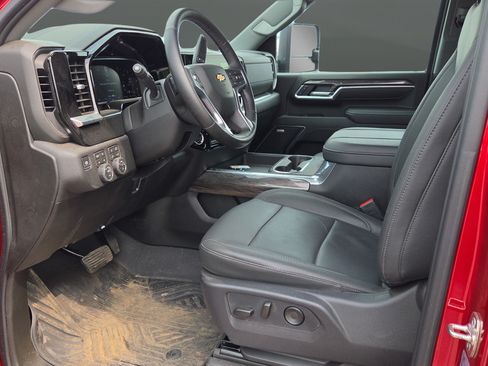 Used 2026 Chevrolet Silverado 3500 LTZ w/ LTZ Plus Package AWD/4WD image 9