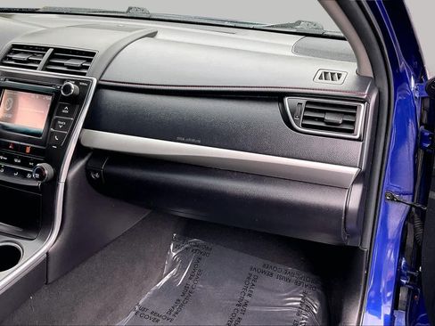 Used 2015 Toyota Camry SE FWD image 18
