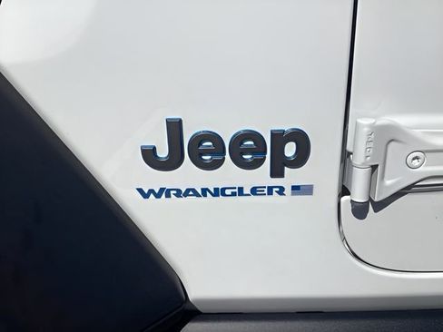 Used 2024 Jeep Wrangler Unlimited image 21