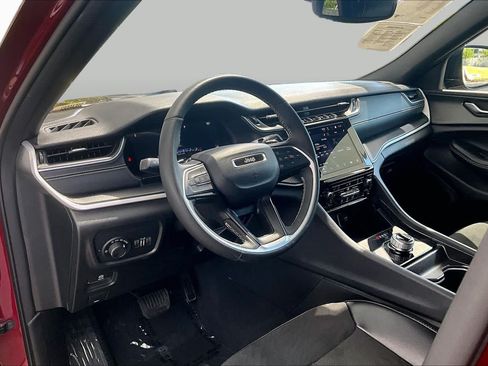 Used 2024 Jeep Grand Cherokee Altitude RWD image 17