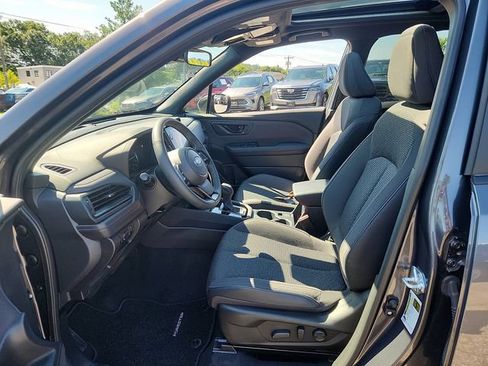 Used 2025 Subaru Forester Premium AWD/4WD image 16