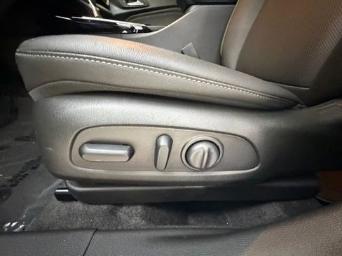 Used 2025 Chevrolet Trax ACTIV w/ Sunroof Package FWD image 24