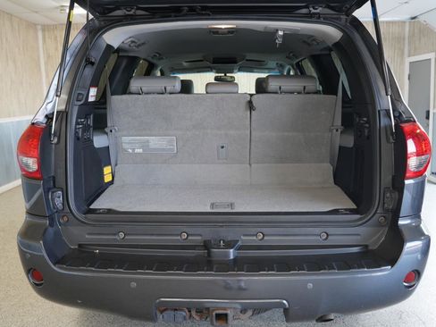 Used 2016 Toyota Sequoia Platinum image 40