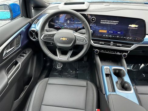 New 2026 Chevrolet Equinox EV LT image 17