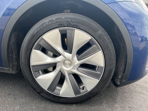 Used 2023 Tesla Model Y Long Range image 12