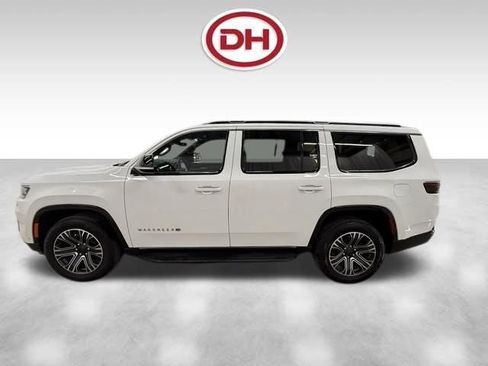 Used 2023 Jeep Wagoneer Series III w/ Preferred Equipment Group AWD/4WD image 9