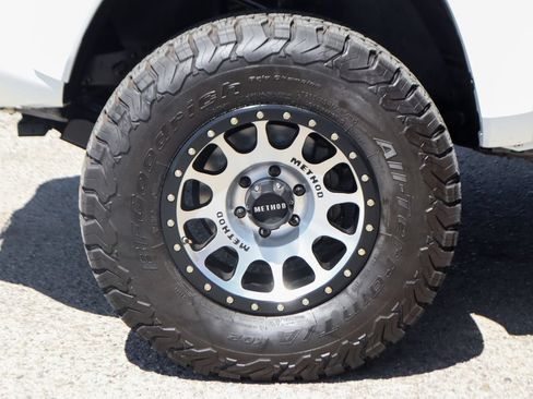 Used 2017 Toyota Tacoma TRD Sport w/ Tow Package (A/T) AWD/4WD image 37