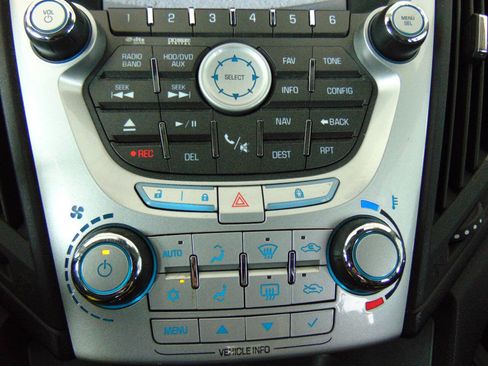 Used 2010 Chevrolet Equinox LT w/ Chrome Appearance Package FWD image 16