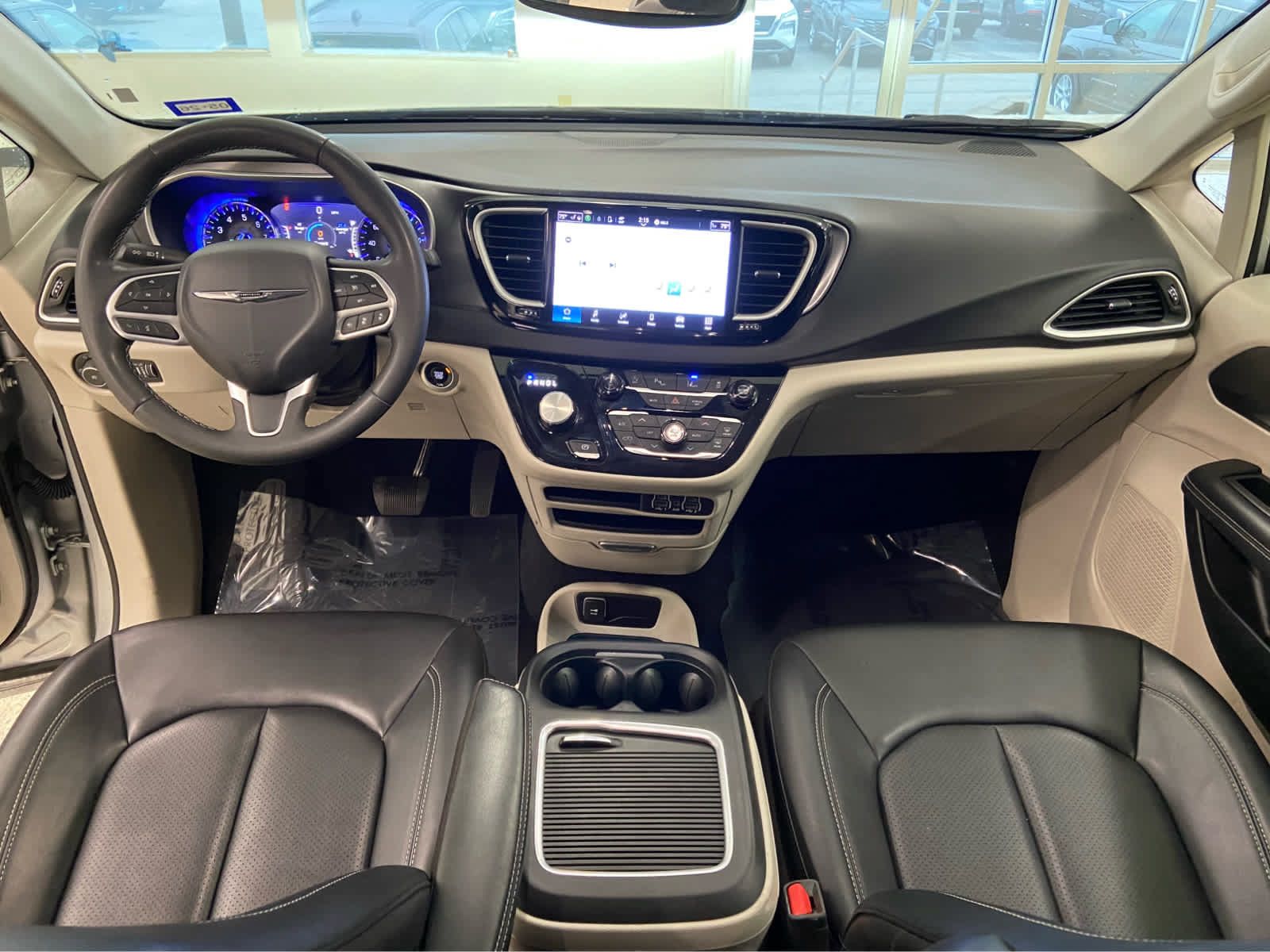 Used 2024 Chrysler Pacifica Touring-L FWD image 20