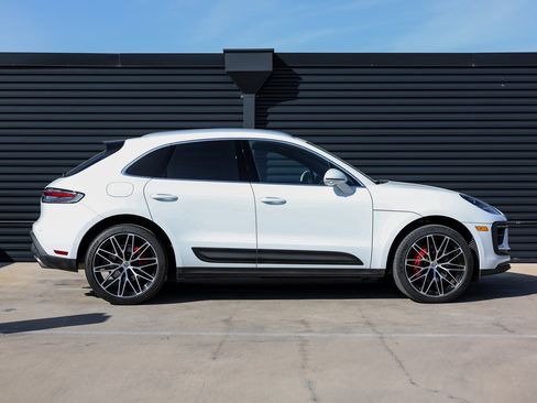 Certified 2024 Porsche Macan S image 8