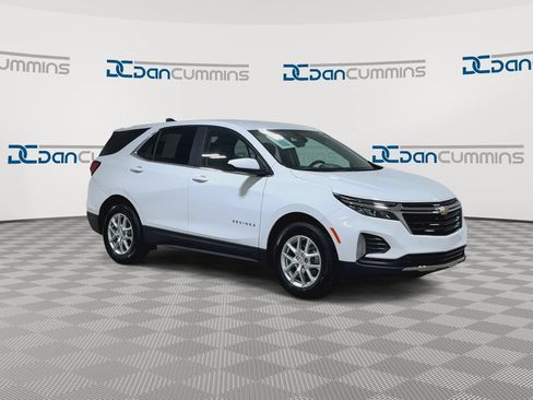 Used 2023 Chevrolet Equinox LT FWD image 2