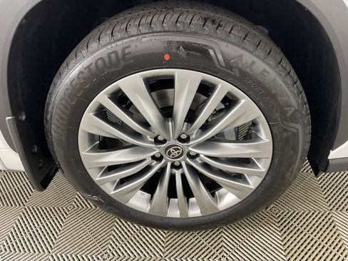 New 2026 Toyota Highlander Platinum AWD/4WD image 10