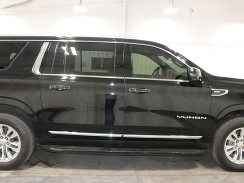 Used 2023 GMC Yukon XL SLT w/ SLT Luxury Package RWD image 11