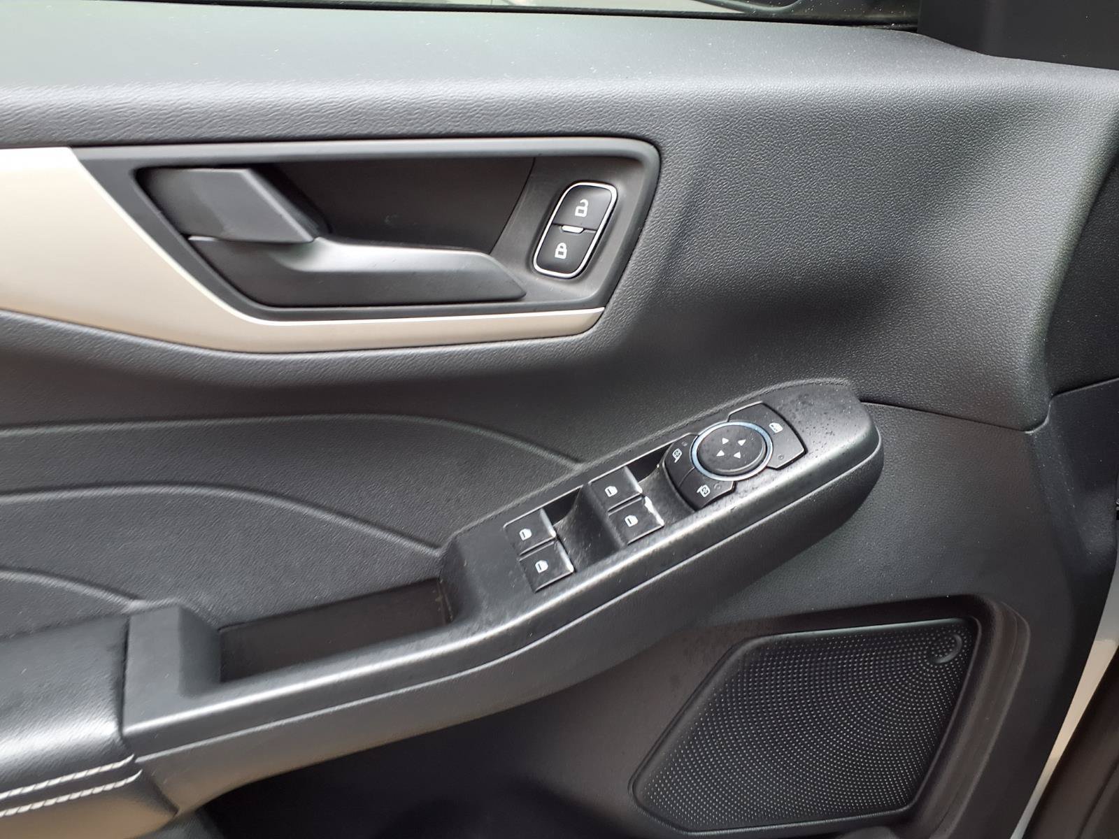 Used 2022 Ford Escape SE FWD image 17