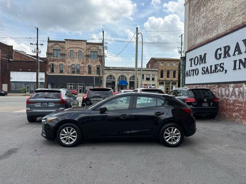 Used 2017 MAZDA MAZDA3 Sport FWD image 5