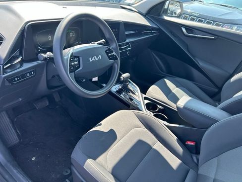 Used 2025 Kia Niro LX FWD image 6