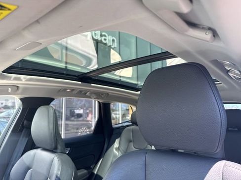 Certified 2025 Volvo XC60 B5 Plus image 27