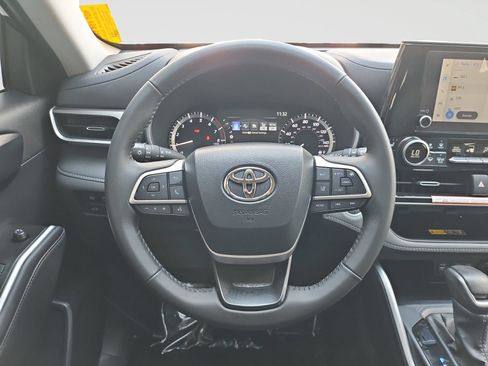 Used 2026 Toyota Highlander XLE AWD/4WD image 44