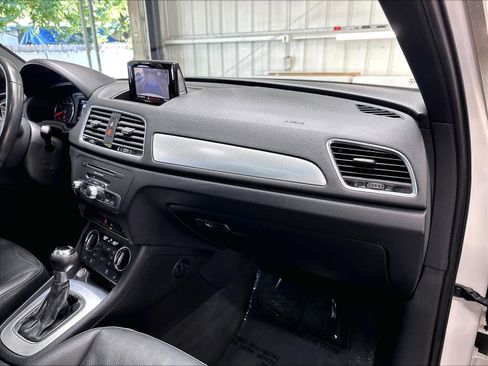 Used 2018 Audi Q3 2.0T Premium Plus w/ Premium Plus Package FWD image 29