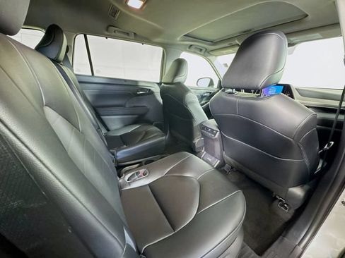 Used 2023 Toyota Highlander XLE AWD/4WD image 28