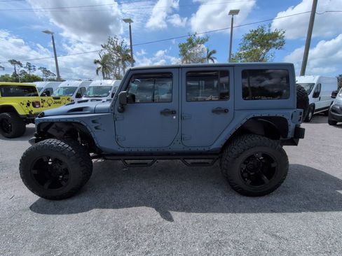 Used 2017 Jeep Wrangler Unlimited Rubicon AWD/4WD image 8