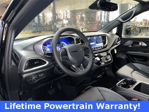 New 2026 Chrysler Pacifica Select image 10