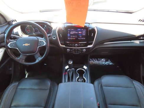 Used 2020 Chevrolet Traverse LT FWD image 2