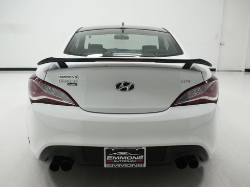 Used 2013 Hyundai Genesis 2.0T RWD image 5