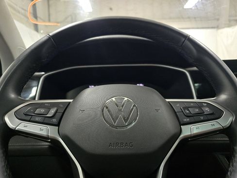Used 2025 Volkswagen Taos SE image 25